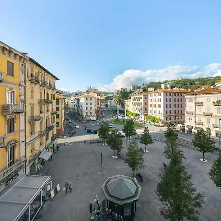 Cinque Terre Gateway בית הארחה 2*