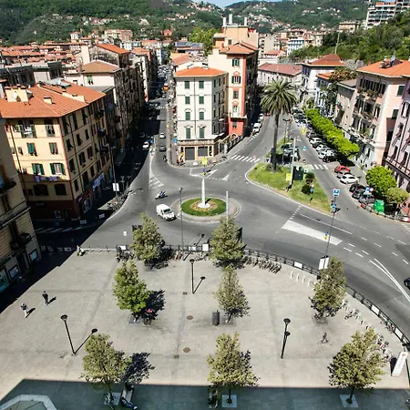 Cinque Terre Gateway בית הארחה 4*